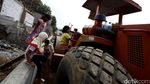 Bahaya Mengintai Anak-anak di Proyek Normalisasi Ciliwung