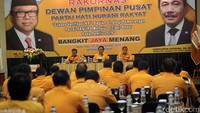 OSO memberikan pemaparan kepada pengurus DPD, DPC dan Ranting Partai Hanura untuk bisa masuk tiga besar pada Pemilu 2019 mendatang.