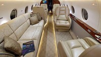 Pesawat jet seharga 300 Miliar milik CR7 ini dilengkapi dengan beragam fasilitas hiburan terkini. Pesawat ini mampu mengangkut 8-10 orang penumpang (Gulfstream)