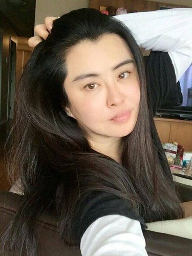 Seperti Tak Menua, Aktris 50 Tahun Ini bak Wanita Usia 30-an 