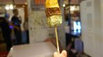 Anak Gaul Harus Coba Donat Glow In The Dark dan Mashmallow Kuning Telur Asin Ini