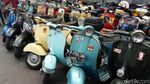 Puluhan Vespa Pamer Kecantikan di Yogyakarta