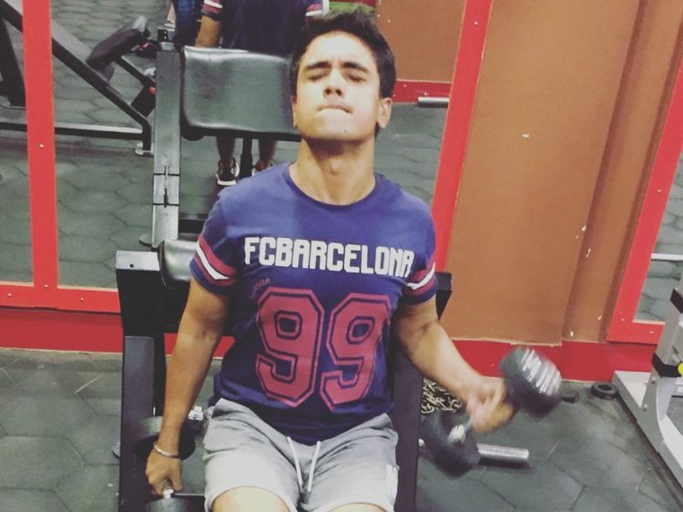 Foto: Ekspresi Kocak Orang-orang Saat Latihan Beban di Gym
