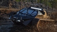 Ripsaw EV4-F4 ini juga dilengkapi dengan sistem kamera inframerah termal 360 derajat, membantu pengemudi memantau lingkungan di malam hari melalui layar tengah. Foto: Ripsawtank
