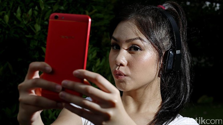 Yuk Selfie dan Dapatkan Smartphone dan Voucher Jutaan Rupiah Yuk Selfie dan Dapatkan Smartphone dan Voucher Jutaan Rupiah