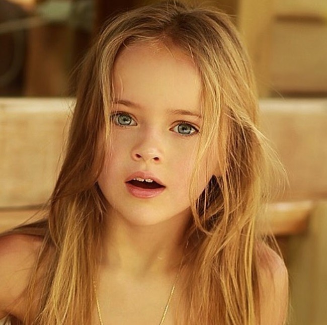 Kristina Pimenova mendapat julukan ‘gadis cilik tercantik di dunia’ pada 2014 dari majalah Women Daily. Setelah itu, namanya meroket hingga Kristina tampil di sampul majalah Vogue Kids pada 2015. Foto: Dok. Instagram/kristinapimenova2005
