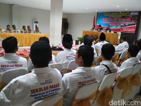 Pemkab Trenggalek Gelar Sekolah Pasar/