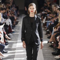 A model walks the runway at the Max Mara show during Milan Fashion Week Spring/Summer 2018 on September 21, 2017 in Milan, Italy.  (Photo by Andreas Rentz/Getty Images)