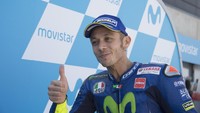 Selain Marquez, bintang dari balapan di Aragon adalah Valentino Rossi. The Doctor kembali membalap setelah beberapa pekan lalu mengalami patah tulang dan harus menjalani operasi. (Mirco Lazzari gp/Getty Images)