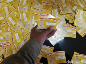 Seribu Kader Golkar Kabupaten Bandung Kembalikan KTA