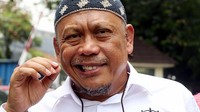Kepada wartawan Eggi mengatakan, pertama, waktu saya pergi haji diinfokan saya kabur, menghindari dari semua proses hukum ini. Maka dalam kesempatan ini inisiatif saya datangi polisi supaya gentle-lah, inilah saya, Eggi Sudjana. Saya tidak kabur, saya jelaskan pokok permasalahannya apa.