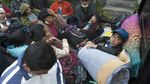 Wajah Para Pengungsi Gunung Agung, di Tenda hingga Truk