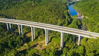Ruas ini juga terdapat Jembatan Tuntang yang melewati kawasan hutan dan Danau Rawa Pening. Foto: Dok. Jasa Marga.