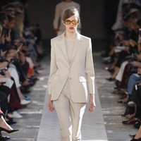 A model walks the runway at the Max Mara show during Milan Fashion Week Spring/Summer 2018 on September 21, 2017 in Milan, Italy.  (Photo by Andreas Rentz/Getty Images)