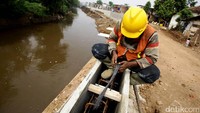 Dalam pengerjaannya, normalisasi Kali Ciliwung sepanjang 19 km ini dilakukan dalam 4 paket, yang terbagi di beberapa ruas daerah Jakarta.