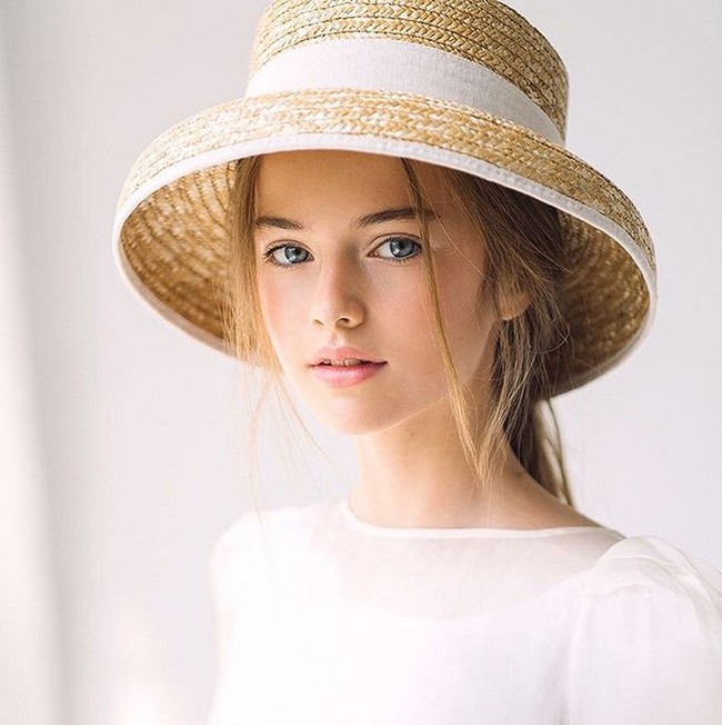 Kristina Pimenova terlahir dari ayah seorang pemain sepakbola Rusiam Ruslan Pimenov dan ibunya, model Glikeriya Shirokova. Kristina sempat tinggal di Prancis saat kecil karena ayahnya bermain sepakbola untuk tim FC Metz. Foto: Dok. Instagram/kristinapimenova2005