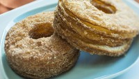 Cronut atau croissant doughnut juga ada di Disney Land loh. Tepatnya di Refreshment Port, Epcot. Tekstur cronut renyah dengan rasa mirip churro. Foto: Istimewa