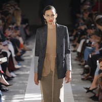 A model walks the runway at the Max Mara show during Milan Fashion Week Spring/Summer 2018 on September 21, 2017 in Milan, Italy.  (Photo by Andreas Rentz/Getty Images)