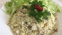 Nasi goreng kampung ini punya rasa enak. Karena ditambah ikan asin jambal yang menggugah selera. Foto: dok. detikFood
