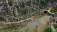 Di balik kemajuan teknologi dan modernisasi, Peilung yakin kastil primitifnya akan tetap bertahan. Ia juga menambahkan bahwa kastil yang ia bangun ia dedikasikan kepada orang-orang yang tidak mencari kesuksesan instan dan keuntungan semata (BBC Travel)