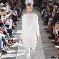 A model walks the runway at the Max Mara show during Milan Fashion Week Spring/Summer 2018 on September 21, 2017 in Milan, Italy.  (Photo by Andreas Rentz/Getty Images)