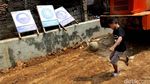 Bahaya Mengintai Anak-anak di Proyek Normalisasi Ciliwung