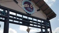 Kalau berkunjung ke Kota College Station di Texas, AS, coba mampir ke sekitar Universitas Texas A&M. Tepatnya di antara pub Dry Bean dengan Restoran Dixie Chicken, ada sebuah jalan kecil yang unik (impossiblegirl13/Instagram)