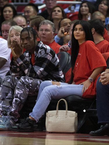 Kylie Jenner Sewa Pelatih Olahraga untuk Ibu Hamil?