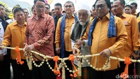Di hari yang sama OSO juga meresmikan kantor DPD Hanura Banten di Jalan Raya Syech Nawawi, Serang, Banten.