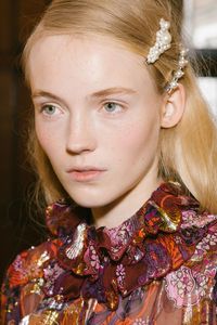 Lihat Inspirasi Tren Kecantikan dari London Fashion Week Lihat Inspirasi Tren Kecantikan dari London Fashion Week