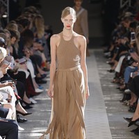 A model walks the runway at the Max Mara show during Milan Fashion Week Spring/Summer 2018 on September 21, 2017 in Milan, Italy.  (Photo by Andreas Rentz/Getty Images)