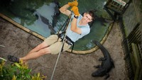 Flying fox itu biasa disebut Crocodile Crossing. Sesuai dengan namanya, traveler diajak meluncur di atas kandang buaya. Hiii! (Alligator Farm)