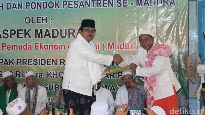 Kiai dan Guru Ngaji se-Madura Minta Jokowi Restui Khofifah