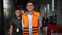 Eddy Rumpoko usai menjalani pemeriksaan di Gedung KPK, Jakarta, Senin (25/9/2017).