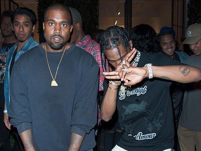 Travis Scott bergabung di perusahaan musik Kanye West. Dua album musiknya cukup sukses setelah bergabung dengan perusahaan musik Kanye yang merupakan kakak ipar Kylie.