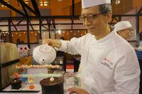 Anak Milennial Antre GlowNuts dan Marshmallow Telur Asin di 'Rollin Sweet Times'