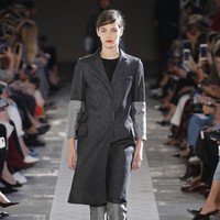 A model walks the runway at the Max Mara show during Milan Fashion Week Spring/Summer 2018 on September 21, 2017 in Milan, Italy.  (Photo by Andreas Rentz/Getty Images)