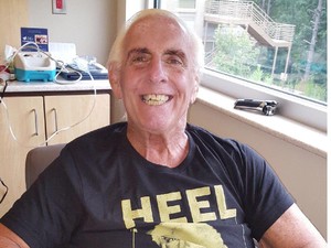 Sempat Koma, Legenda WWE Ini Bangkit dari Kecanduan Alkohol