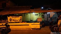 Meski hanya buka warung selama dua jam dari pukul 22.00-00.00 WIB, dagangan dari Gudeg Pawon sudah habis terjual. detikTravel pun tak kebagian karena terlambat (Masaul/detikTravel)