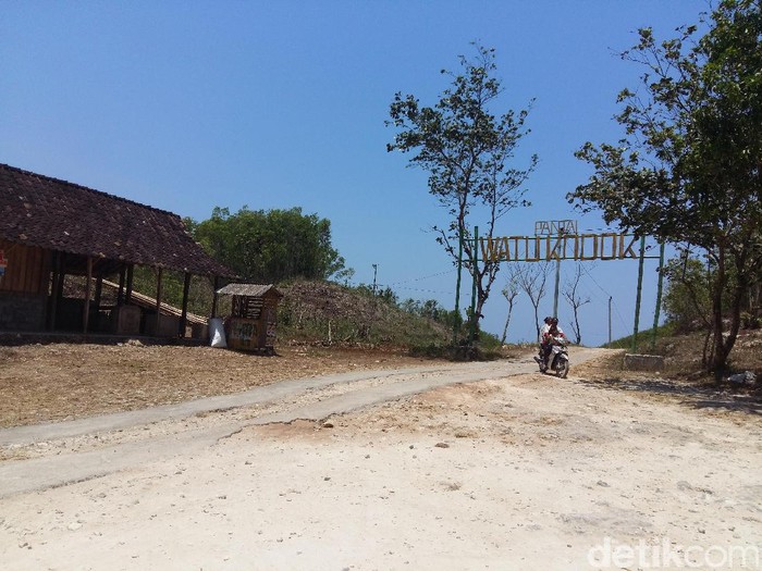 Pantai Watu Kodok Gunungkidul