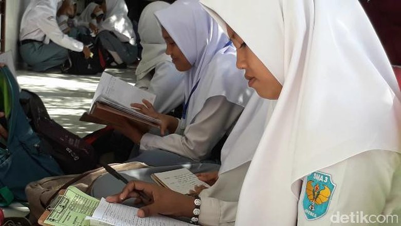 DPRD Brebes Minta Sekolah Kembalikan Iuran Siswa yang Diterimanya DPRD Brebes Minta Sekolah Kembalikan Iuran Siswa yang Diterimanya