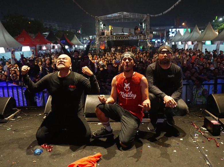 NTRL dan Killing Me Inside Meriahkan Nobar MotoGP Karawang NTRL dan Killing Me Inside Meriahkan Nobar MotoGP Karawang