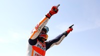 Marc Marquez menjadi juara di MotoGP Aragon, Minggu (24/9/2017) malam WIB. Ini menjadi kemenangan nomor lima untuk pebalap Repsol Honda itu di musim 2017 ini. (Dan Istitene/Getty Images)