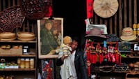Keluarga yang tinggal di lantai dasar mencari nafkah dengan berdagang. Sisanya biasanya bertani di luar dari Fujian (Sheng Li/Reuters)