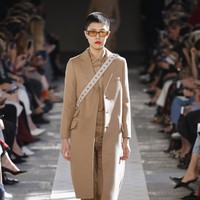 A model walks the runway at the Max Mara show during Milan Fashion Week Spring/Summer 2018 on September 21, 2017 in Milan, Italy.  (Photo by Andreas Rentz/Getty Images)