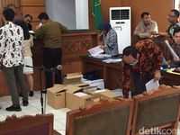 Bukti KPK di Praperadilan Novanto: Surat hingga BAP Saksi
