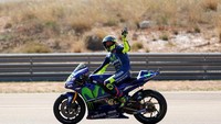 Selain Marquez, bintang dari balapan di Aragon adalah Valentino Rossi. The Doctor kembali membalap setelah beberapa pekan lalu mengalami patah tulang dan harus menjalani operasi. (Mirco Lazzari gp/Getty Images)