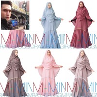 Tak hanya Igun, selebriti pria lainnya yang juga jualan jilbab adalah Indra Bruggman. Dengan label Ummimi Hijab by Indra L Bruggman, ia mengeluarkan koleksi hijab syari. Foto: Dok. Instagram