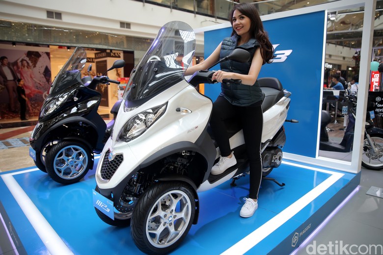 Perbedaan Piaggio MP3 500 dengan MP3 300 Foto: Agung Pambudhy Perbedaan Piaggio MP3 500 dengan MP3 300 Foto: Agung Pambudhy
