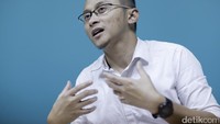 Adhitya Mulya pun tetap menuliskannya dengan genre komedi. Foto: Asep Syaifullah